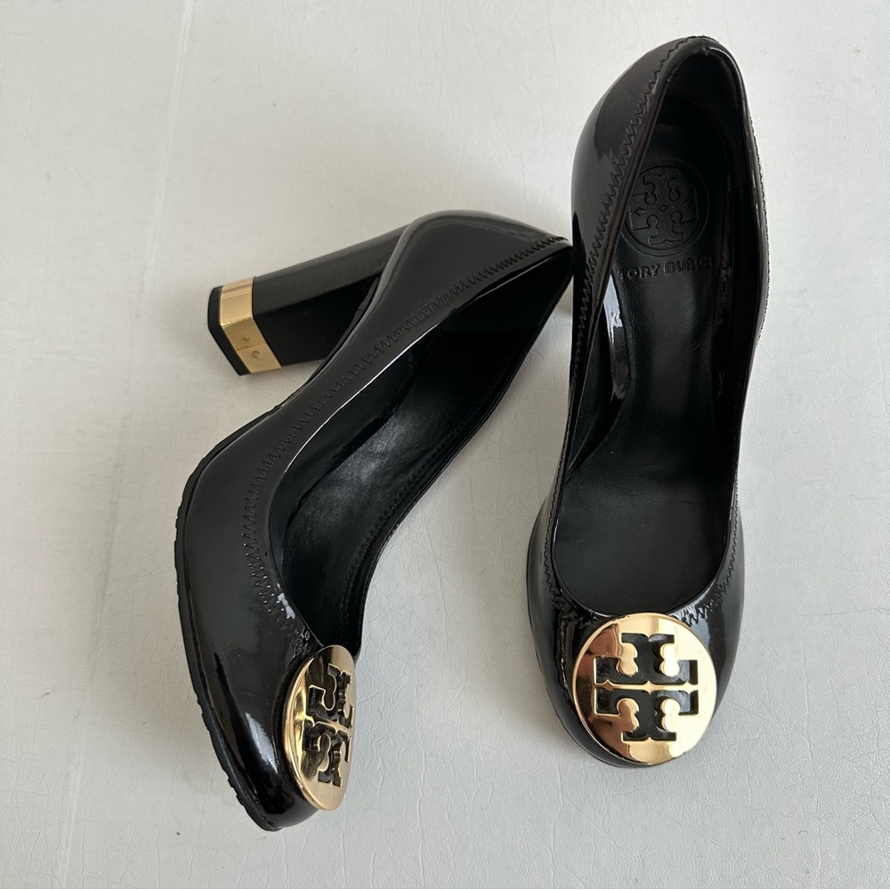 Tory Burch Black Patent Heels with Gold Detail - Picture 2 of 16